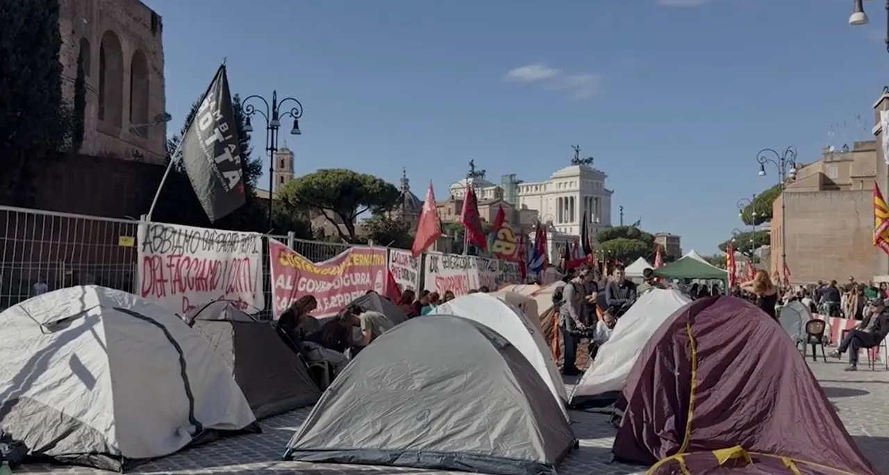 Tende al Colosseo, gli studenti: \"Abbiamo perso fiducia nelle istituzioni\"