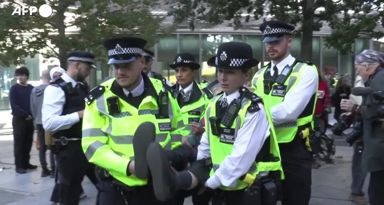 Londra, decine di manifestanti arrestati nella protesta per Palestine Action