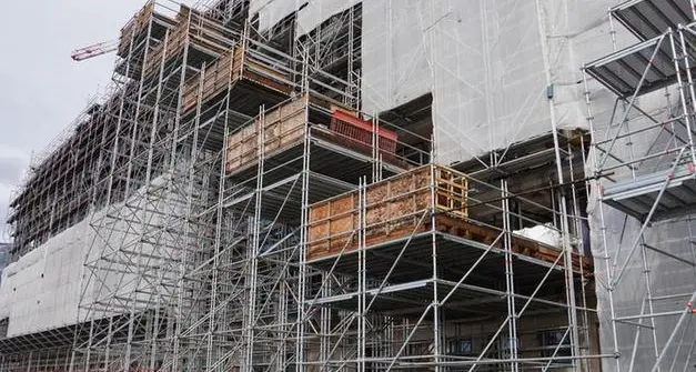 Incidente nel cantiere dell’ospedale, grave un operaio caduto da 4 metri di altezza