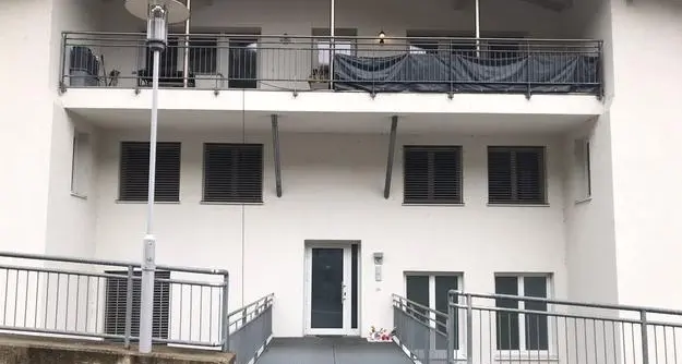 Bimbo morì precipitando dal balcone a Ponte Gardena, risarciti i familiari: al via il processo