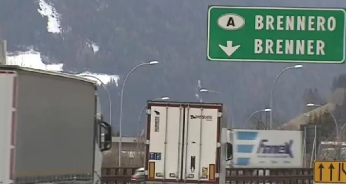 Blocco del Brennero, turisti cambiano i piani: prenotazioni spostate per evitare il caos