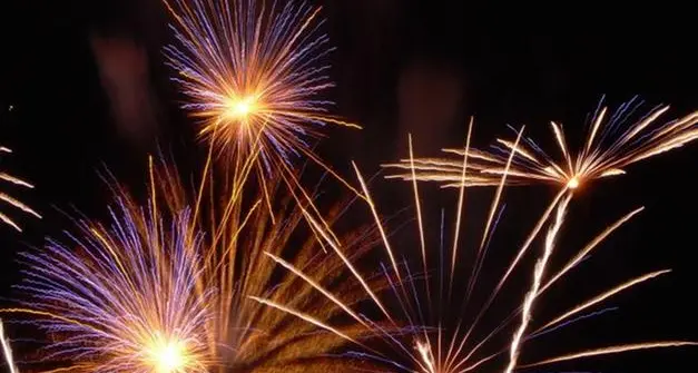 A Bolzano vietati fuochi d’artificio e petardi: la multa parte dal 100 euro