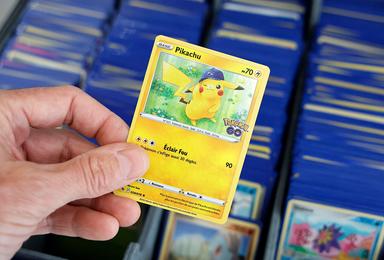 Carte Pokémon da record, pensionato inglese le vende all'asta e diventa milionario