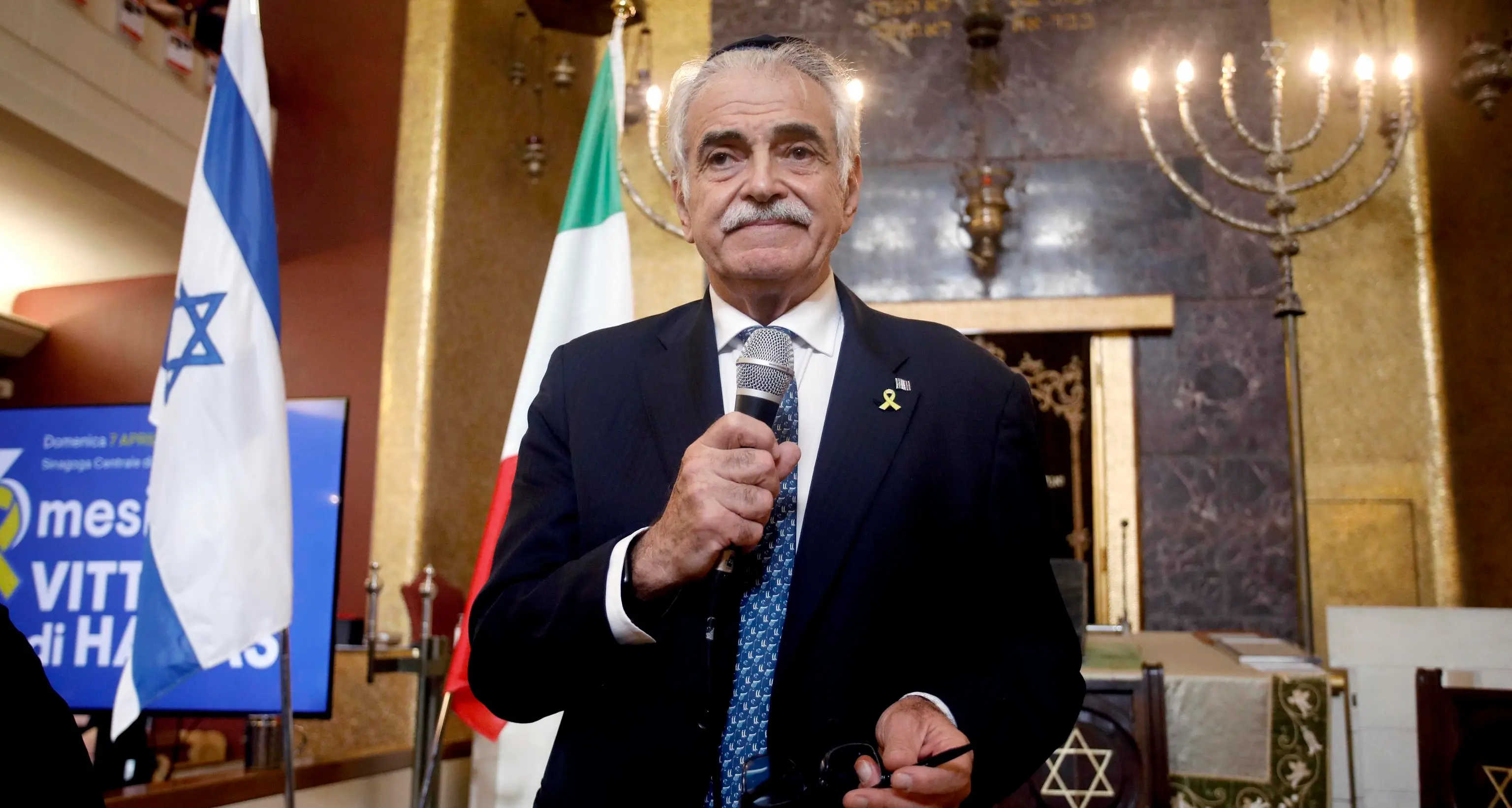 Presidente comunità ebraica di Milano: 'Rabbino preso a botte alla fermata del bus'