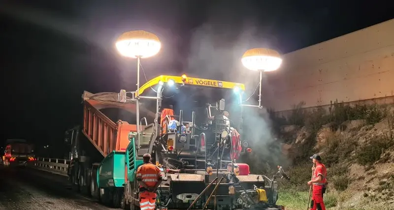 Strada statale usurata in val Pusteria, al via i lavori di asfaltatura. Obiettivo: più sicurezza