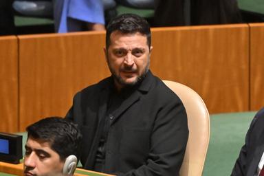 Zelensky a El Paìs, 'Mosca vuole che gli ucraini lascino la capitale'
