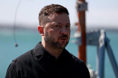 Zelensky, 'colpite due raffinerie in Russia e navi nel Mar Nero'