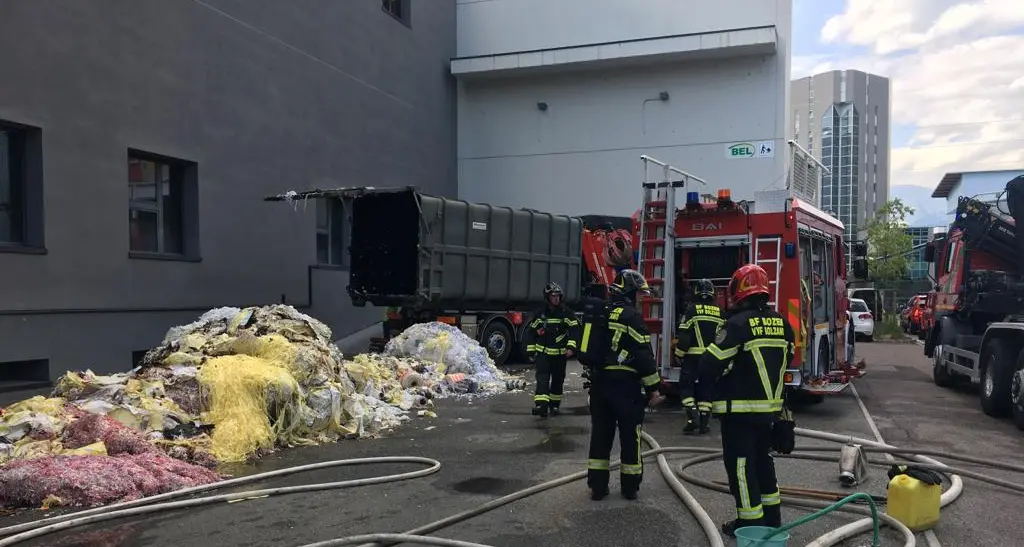 Bolzano, allarme incendio in via Zuegg