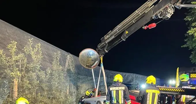 Nalles, il trattore si ribalta dopo l’incidente con un autobus: l’intervento dei Vigili del Fuoco