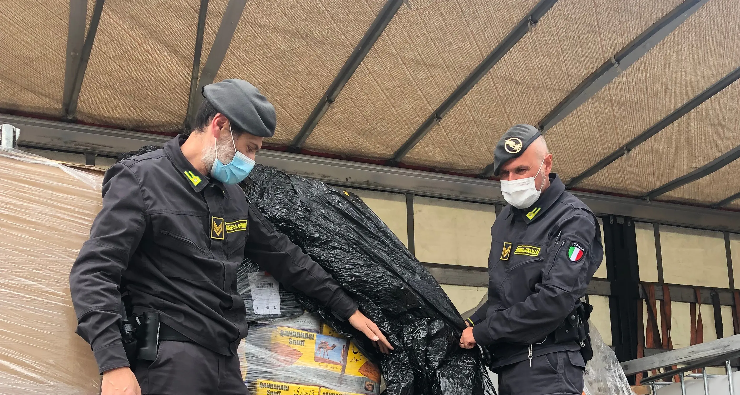 A22, sequestrata una tonnellata di tabacco di contrabbando