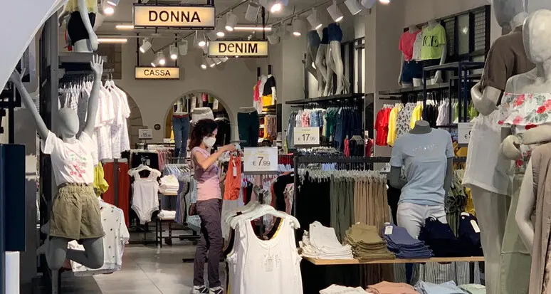 Commercio, i sindacati chiedono un tavolo sugli orari di apertura