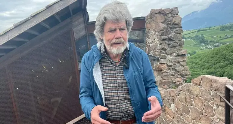 Animalisti contro Messner: “Assurdo che voglia eliminare i lupi”