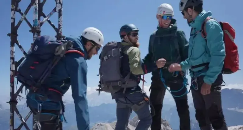 In Marmolada per ricordare le 11 vittime del 2022. Il sopravvissuto: «Qui ho lasciato un pezzo di cuore»