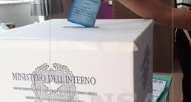Ballottaggi: alle 19 ha votato il 26,7% -5%