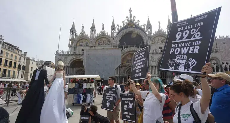 Le nozze di Bezos a Venezia, vip e tensioni in laguna
