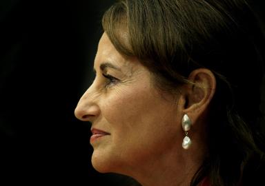 Ségolène Royal denuncia la 'repressione' degli studenti in Francia