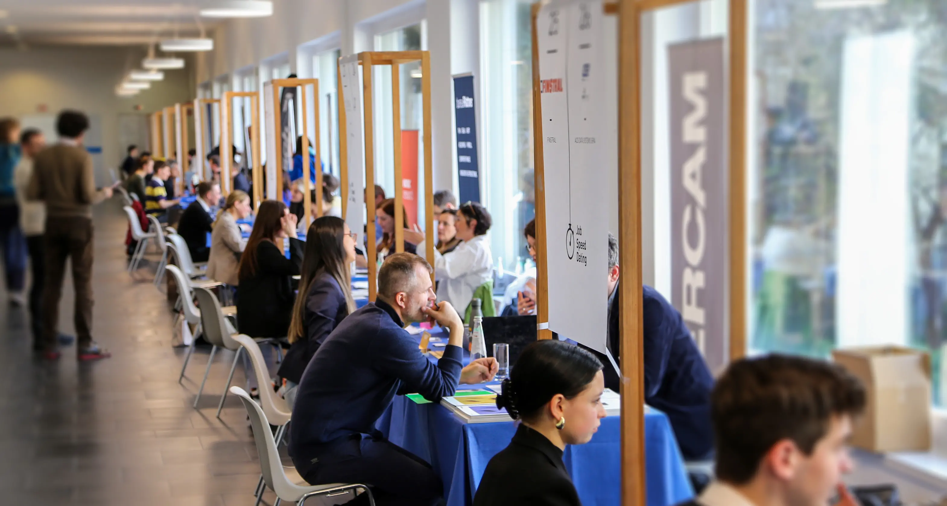 Aziende e potenziali lavoratori, 8 minuti di colloquio per \"scegliersi”: al campus di Bolzano il Job Speed Dating