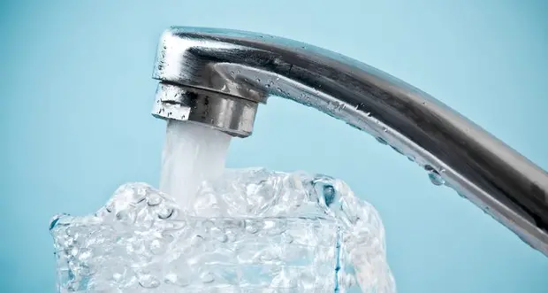 Acqua, i Verdi contro gli sprechi nel turismo: “Gli ospiti ne consumano 500 litri, contro i 200 degli altoatesini”