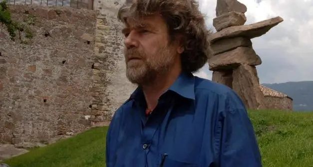 Messner: “Le montagne danno molto ma la società restituisce poco”