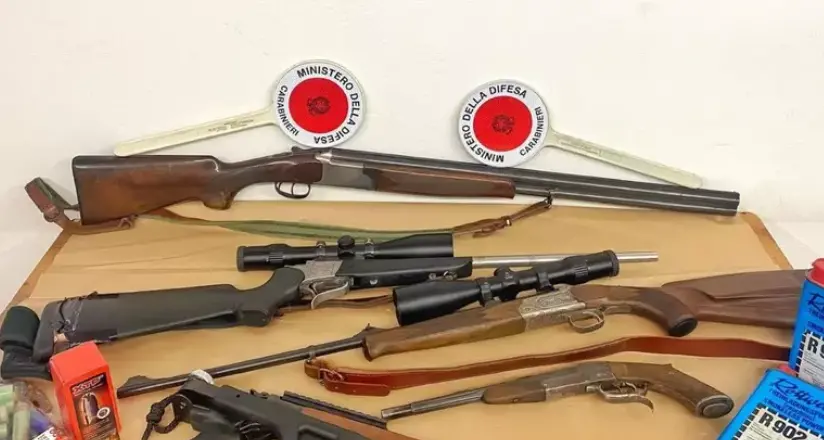 Il pensionato con in casa un piccolo arsenale: denunciato dai carabinieri