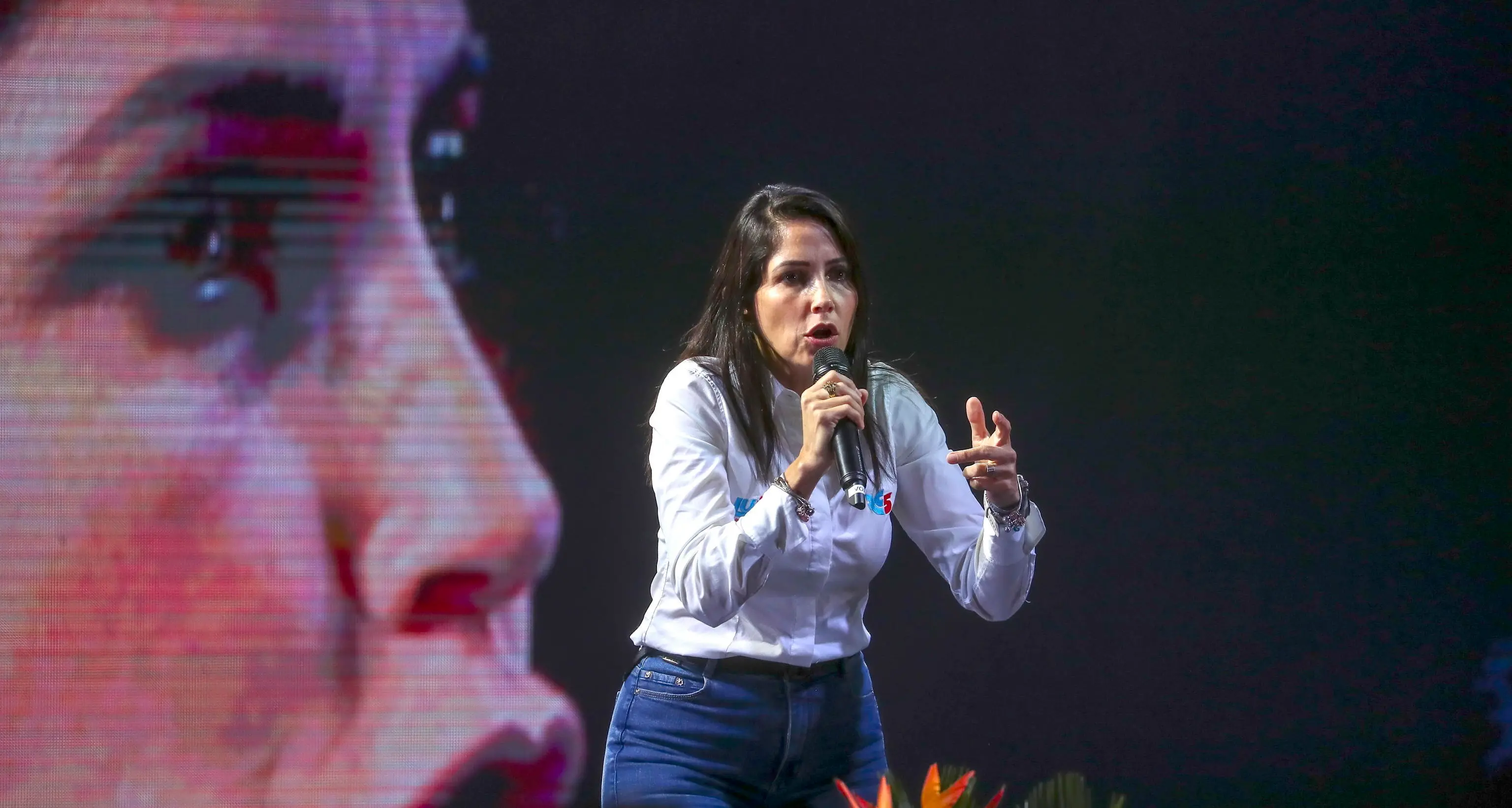 Ecuador: exit poll, Gonzalez al 32,81%, seguono Noboa e Topic