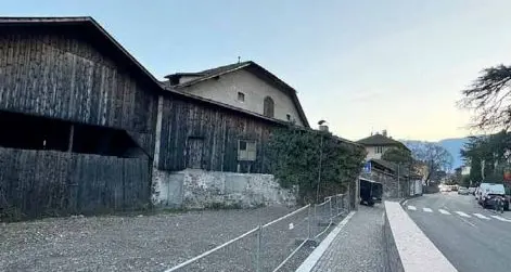 Via Fago, operazione restyling: si parte dal vecchio fienile dei Benedettini
