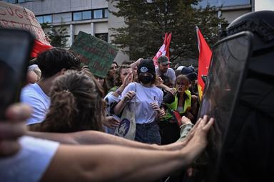 Quasi duemila fermi per le proteste studentesche in Francia