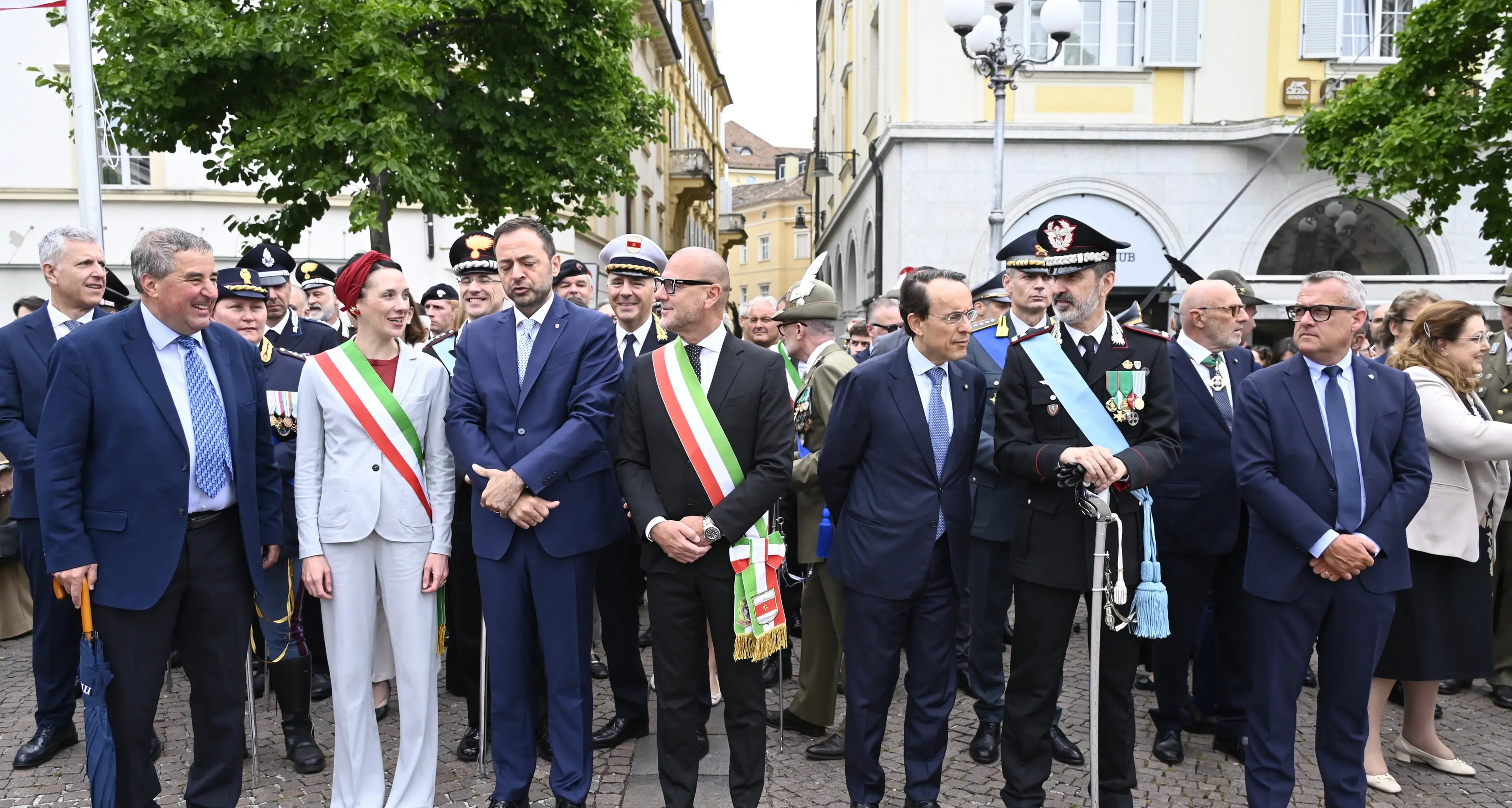 2 giugno, Katharina Zeller ancora nel mirino: «Non ha cantato l’inno»