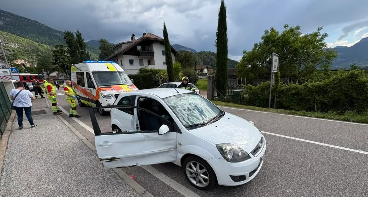 Incidente a Ora, una persona ferita in modo lieve