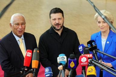 Zelensky, 'ringrazio l'Ue e i leader europei per il sostegno, veri leader'