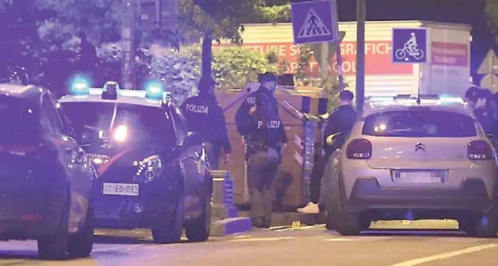 Sparatoria in strada a Firmian, nei video si cercano autori e cause dello scontro