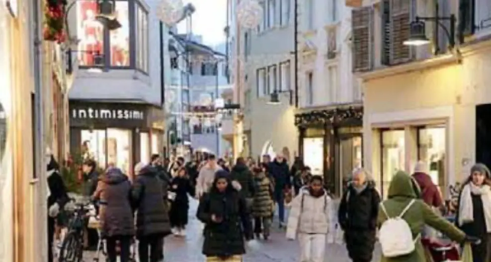 Shopping di Natale in calo: «E il lusso è più in sofferenza»