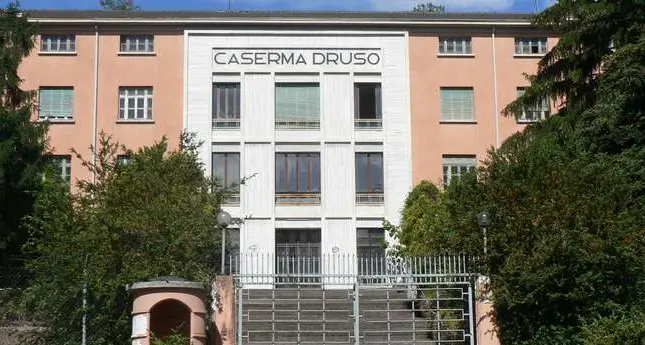 Demolizione caserma ex Druso, Urzì attacca: «La storia va raccontata, non cancellata»