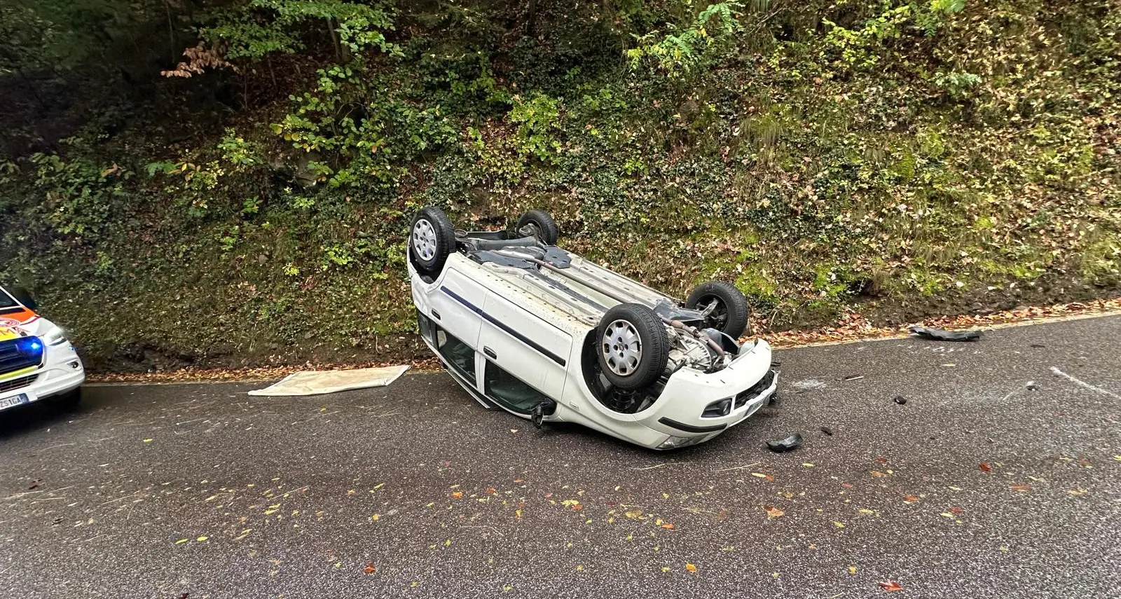Salorno, perde il contro della vettura e l’auto si ribalta