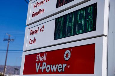 Ft, colloqui tra Trump e consiglieri per valutare uno stop all'export di gasolio