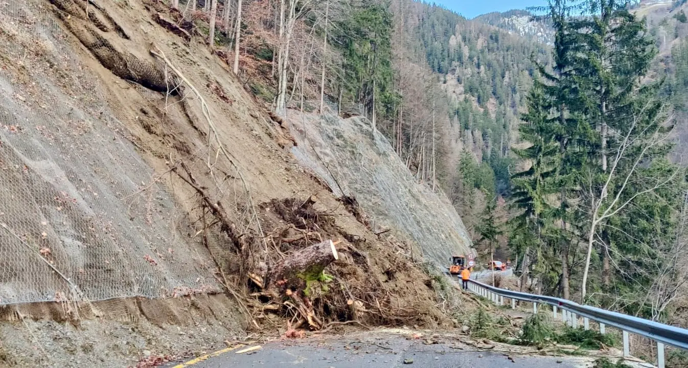 Frana blocca l’accesso alla val d'Ultimo, nessun ferito