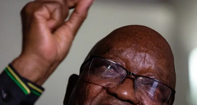 Sudafrica: Zuma non si consegna alla Polizia