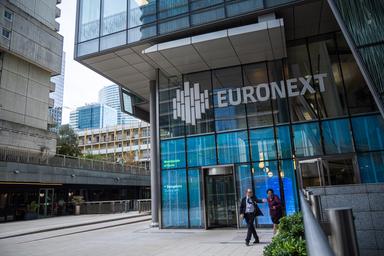 Borsa: l'Europa chiude in rialzo e guarda alle banche centrali