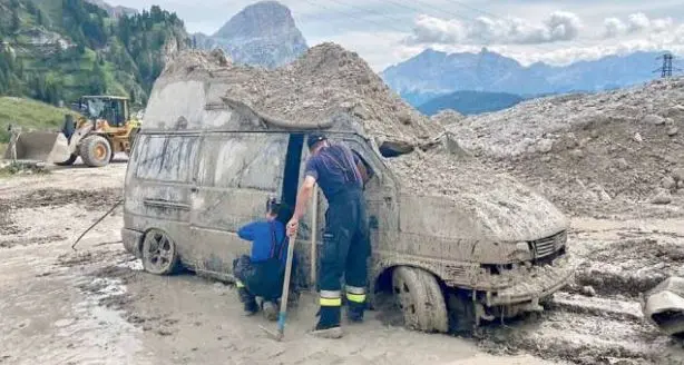Nubifragio, corsa contro il tempo: «Sgombrare prima che piova»
