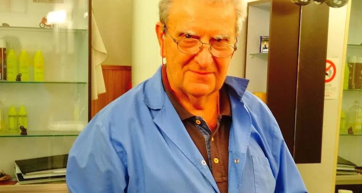 Addio a Umberto Menia, per 49 anni «il Barbiere» in città