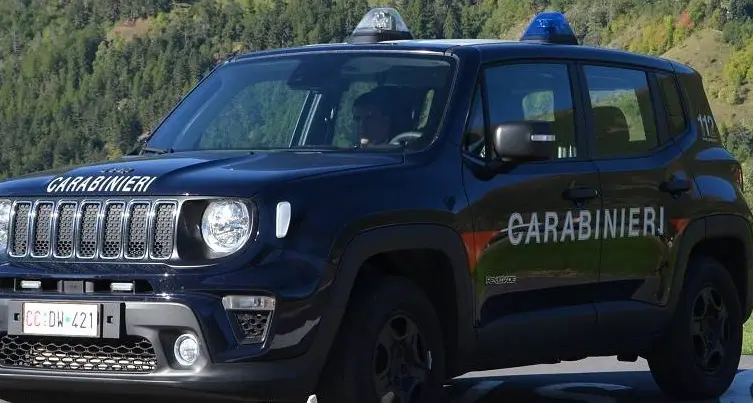 Droga in Val Venosta, denunciati due giovani per spaccio: sequestrate ecstasy, cocaina e hashish