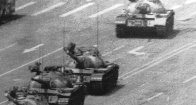 Tienanmen: la polizia di Hong Kong arresta alcuni artisti