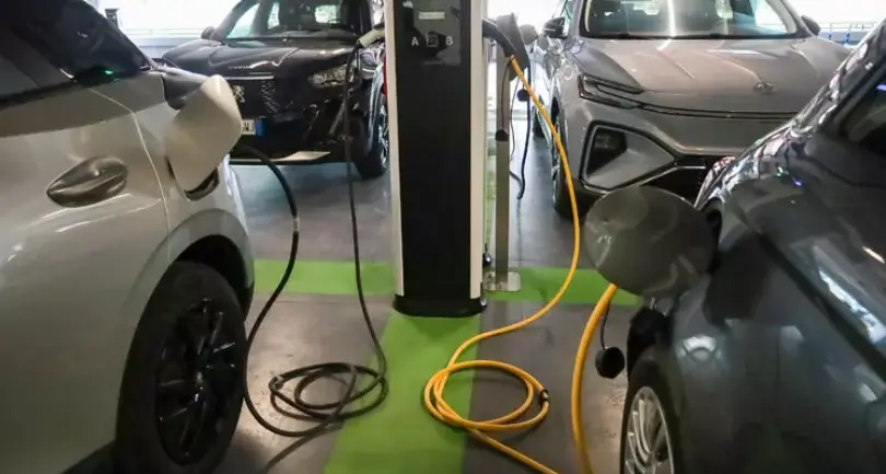 La Provincia accelera: almeno un punto di ricarica per auto elettriche in ogni comune, saranno mille a fine 2026