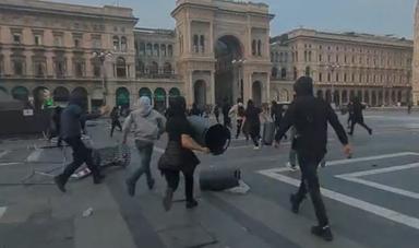Corteo a Milano, tafferugli in Duomo e in piazza Cordusio