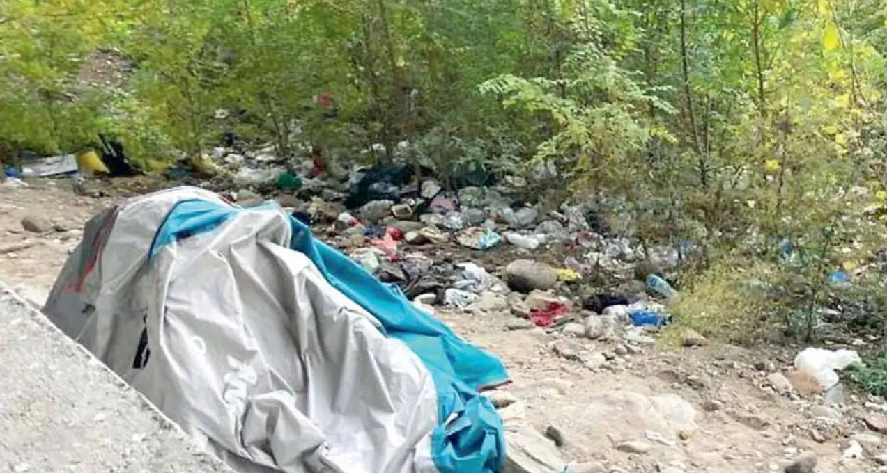 Senza fissa dimora, sulle rive dei fiumi gli accampamenti di chi rifiuta gli aiuti