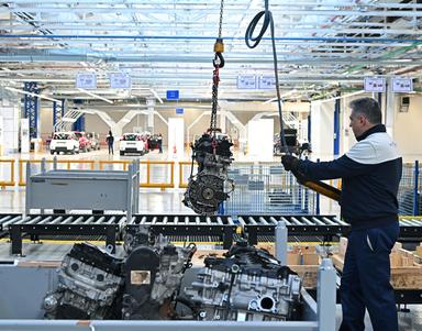 Produzione industriale Ue è tornata a crescere nel 2025, prima volta dal 2022