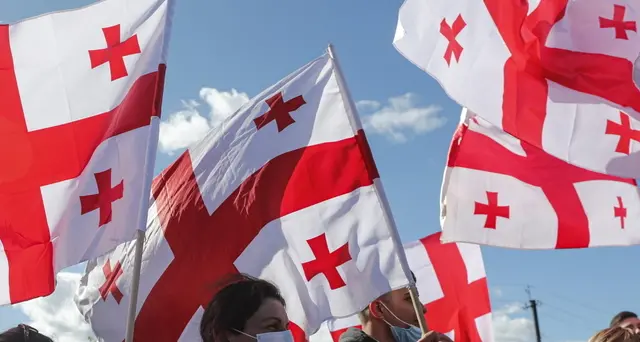 Georgia: decine migliaia in piazza per rilascio Saakashvili