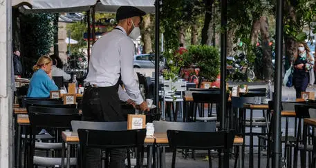 Bolzano, i ristoranti soffrono ancora: vuoti all’interno, pochi tavoli all’esterno. E crolla l’asporto