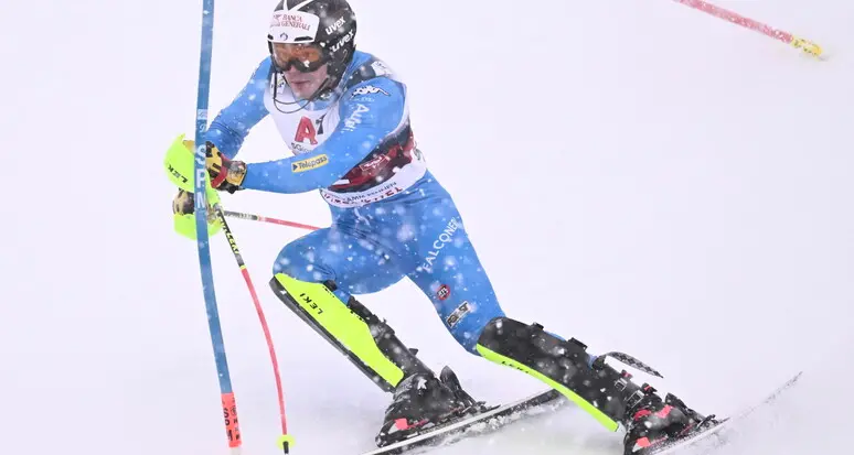 Slalom in notturna a Schladming: bis per il tedesco Strasser, Vinatzer illude ma poi inforca