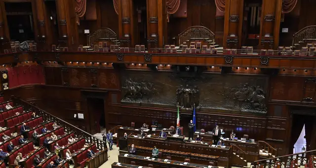 Armi: Camera, ok unanime a legge contro le 'cluster bomb'